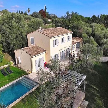 Отель La Bastide Aux Oliviers Туррет-сюр-Лу Экстерьер фото