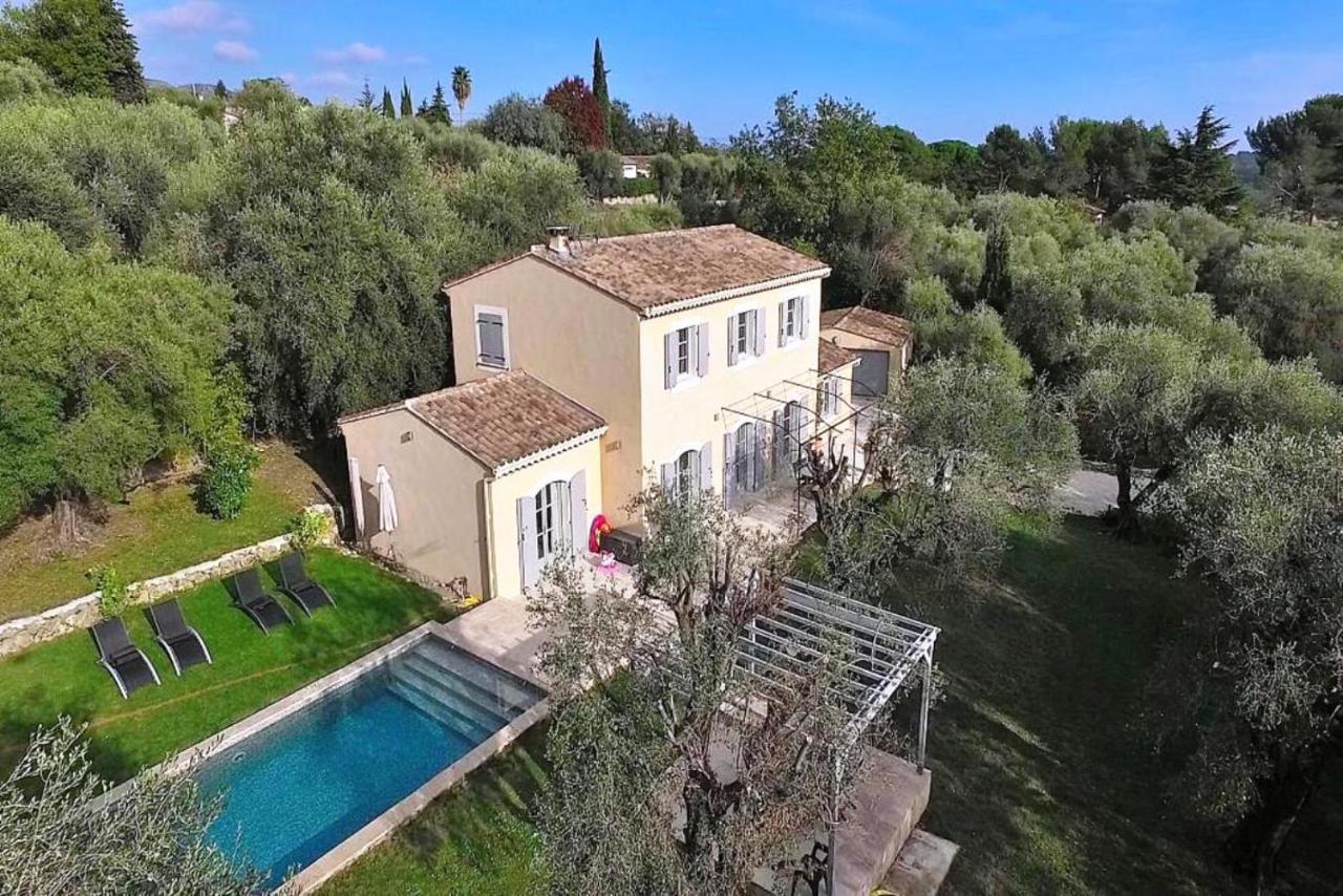 Отель La Bastide Aux Oliviers Туррет-сюр-Лу Экстерьер фото