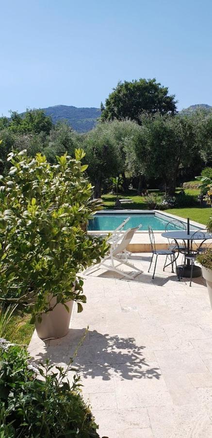Отель La Bastide Aux Oliviers Туррет-сюр-Лу Экстерьер фото