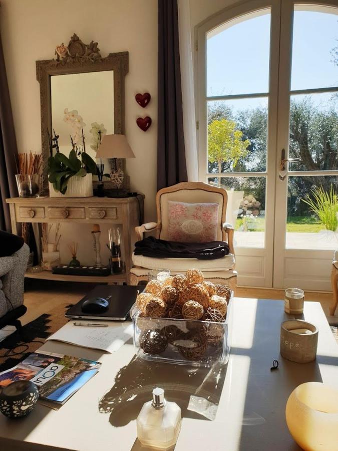 Отель La Bastide Aux Oliviers Туррет-сюр-Лу Экстерьер фото