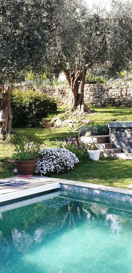 Отель La Bastide Aux Oliviers Туррет-сюр-Лу Экстерьер фото