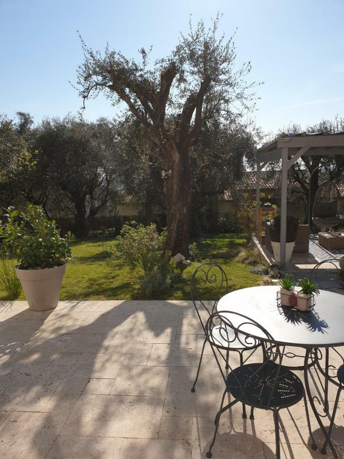 Отель La Bastide Aux Oliviers Туррет-сюр-Лу Экстерьер фото